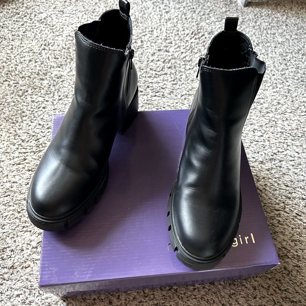 NWT Madden Girl Short Boots